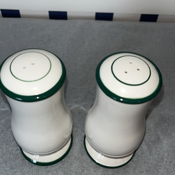 Salt and pepper shakers with magnolia by FIB - Picture 3 of 4